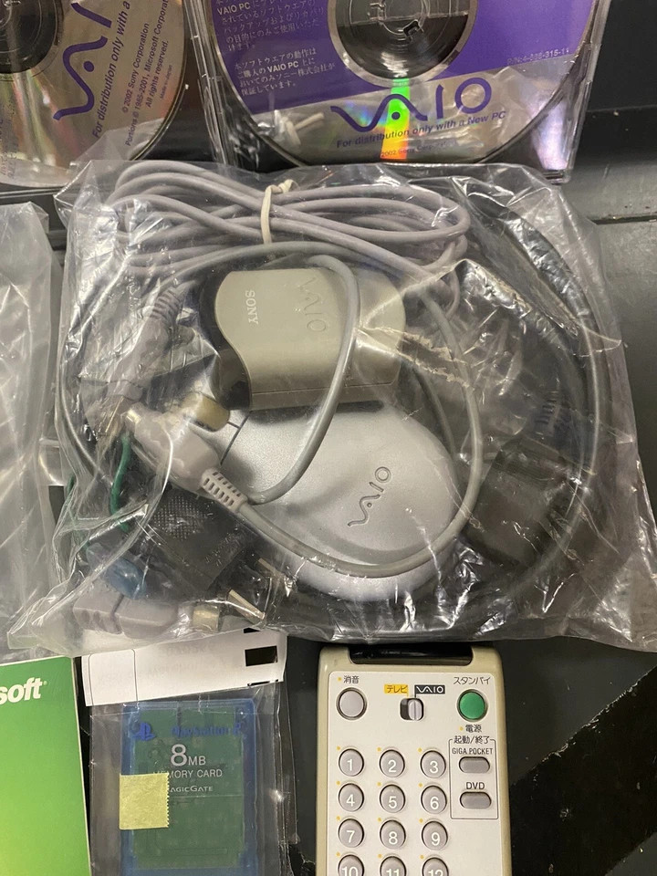 Paquete Sony Vaio vintage (ratón, disco, folletos, control remoto) Foto 4 de 4