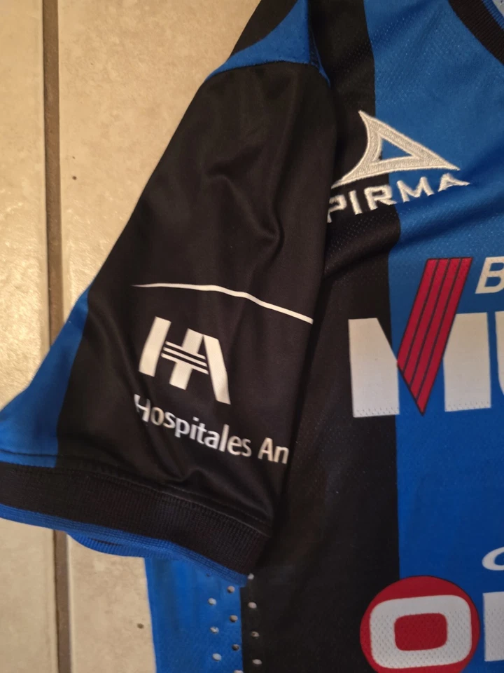 Camiseta visitante Ronaldinho Querétaro Foto 4 de 4