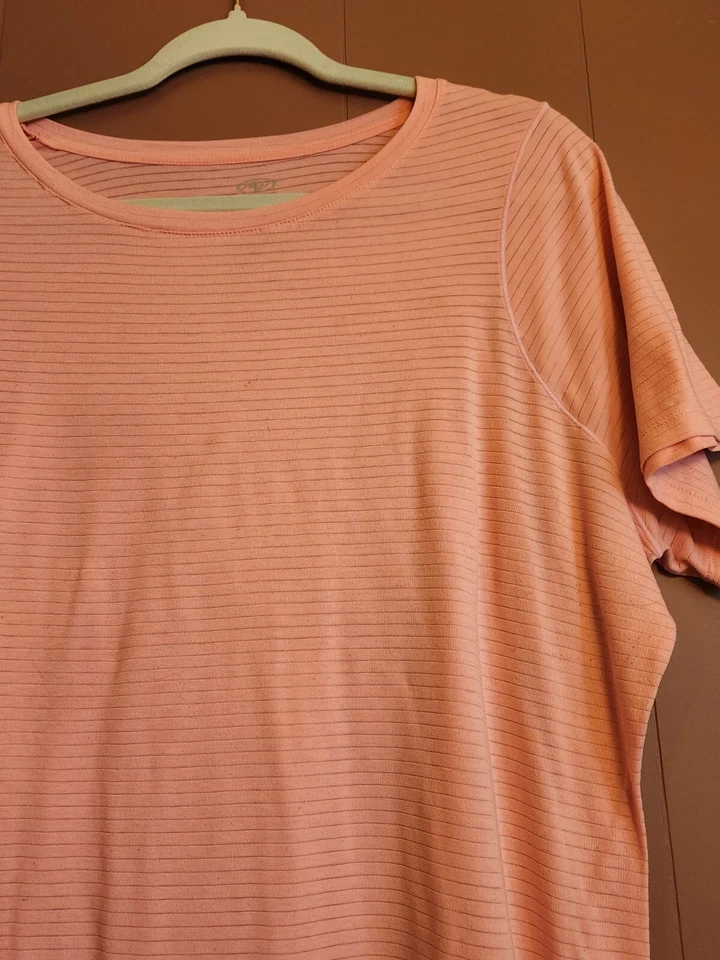 Camiseta deportiva coralina XXL Athletic Works para mujer  Foto 3 de 4