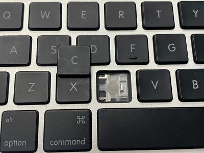  ORIGINAL MACBOOK PRO A1286 2011 2012 Replacement Key & HINGE 069-6153 *AC01*