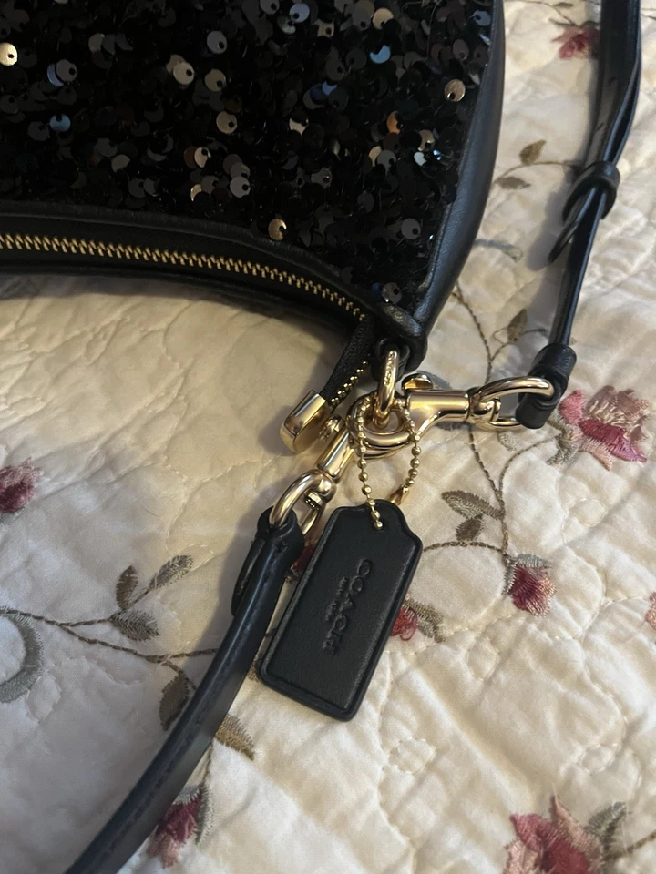 Auténtico Bolso de Hombro Coach Negro Lentejuelas Cuero Dorado Herrajes Hermoso Usado en Excelente Condición Foto 3 de 4
