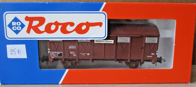 ROCO GEDECKTER WAGEN ''PROVENCE EXPRESS'' SNCF + Box Spur HO