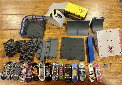 Tech Deck Skateboards x15 and ramps skate park Lot