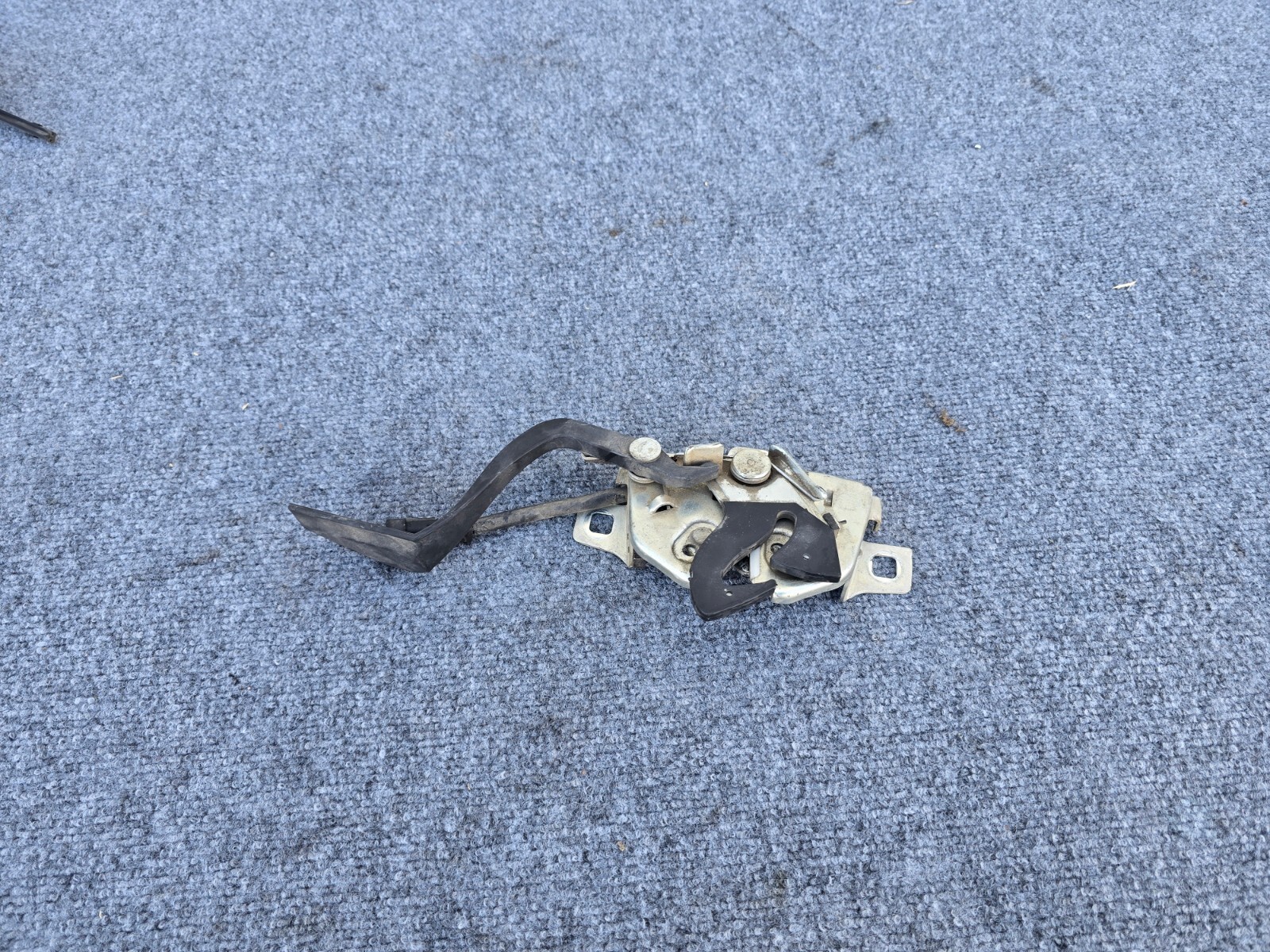 HOOD SAFETY LOCK LATCH OEM 119K 08-19 MASERATI GRANTURISMO