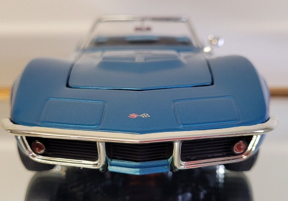 Revell 1:18th Scale Route 66 1969 Corvette Convertible Brand New