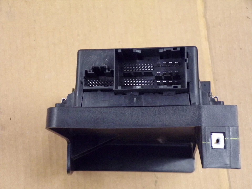 Módulo de control de carrocería Saturn Relay BCM 2005 3,5 L 2005-2007 Chevy Uplander Foto 3 de 4