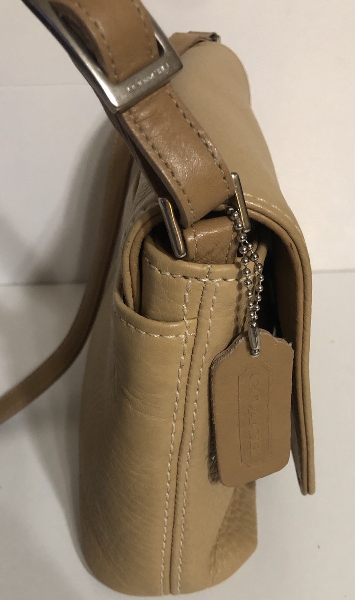 COACHレザーフラップ付きバッグ Vintage Coach Hudson Flap Crossbody Purse Beige Pebbled