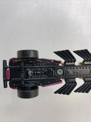 Hot Wheels 1996 Mattel Way 2 Fast Skulls Purple Twin Engine 1:64