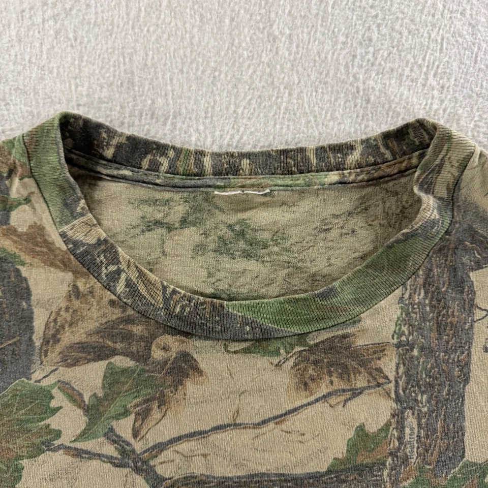 Realtree Camo Sleeveless T-Shirt Men's Outdoor Hunting Pocket Cutoff - Image 2 of 4