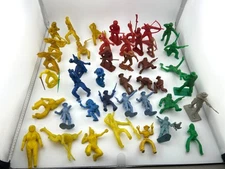 Vintage Tim Mee Cowboys and Indians Plastic Toy Soldiers Lot of 34 + 8 Broken