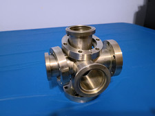 6-drożny krzyż: (3) 2,75" (DN40) obrotowy; (2) 2,75" (DN40) stały; (1) kołnierz KF40