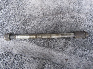 Suzuki GN125 Typ NF41A 94-99 Achse hinten Hinterradachse Radachse Kettenspanner