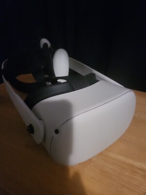Oculus Meta Quest 2 64GB VR Headset White with Controllers Qnd Pro Strap