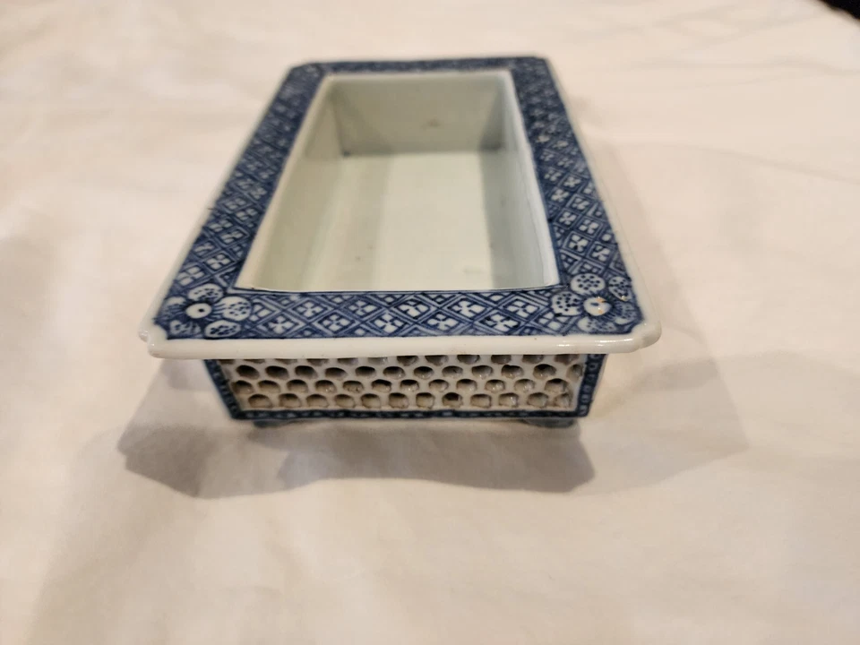 Antique Chinese Bonsai Tree Planter Pot from 1796-1820 Blue And White Porcelain  - Image 4 of 4