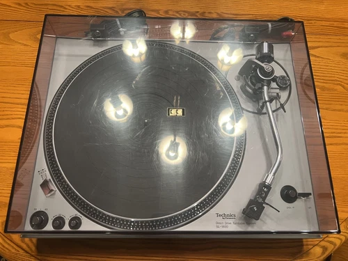 Technics SL-1800 turntable