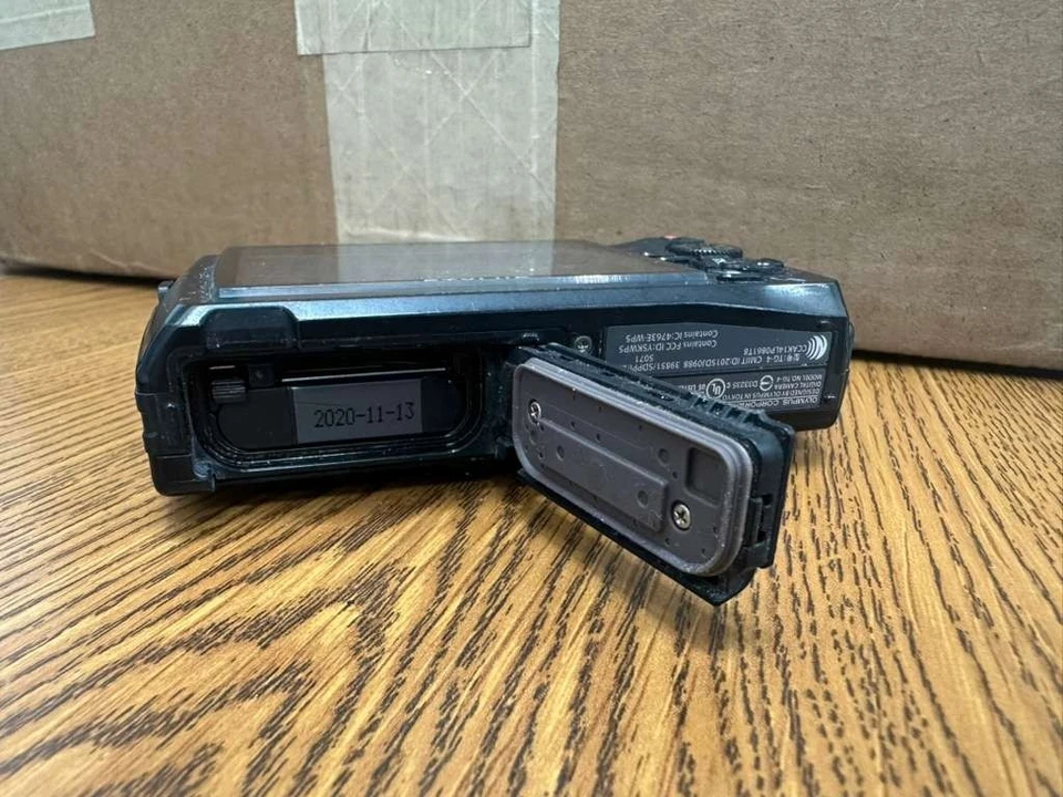 Olympus Stylus Tough TG-4 16MP Waterproof Camera Black Untested - Image 4 of 4