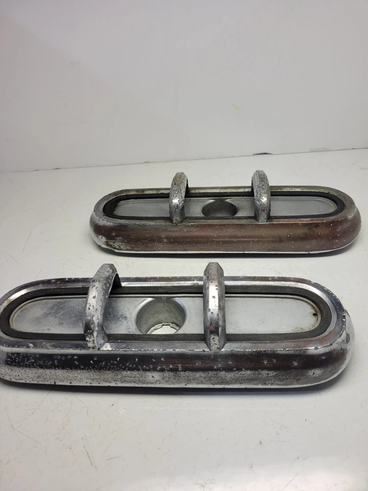 Packard 200 1952 sedán 2 carcasas de bisel de luz trasera cromadas Foto 3 de 4