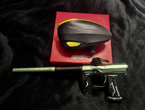 Empire Axe 2.0 Paintball Marker gun  with DYE LTR Rotor