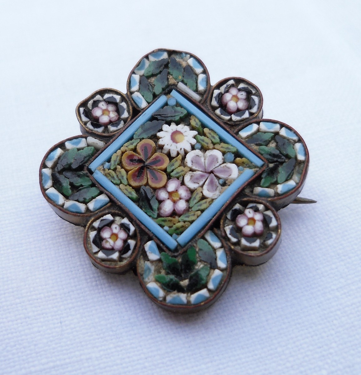 Broche Ancienne Micro-mosaïque Fleur Multicolore 2,8x2,2 Cm - Occasion