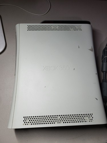 Microsoft Xbox 360 Console System, Xenon 203W Wireless Controller & 16 Gig HDD - Picture 5 of 9