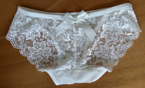 Ladies size 6-8 lacy knickers panties briefs stretchy floral pattern Cream