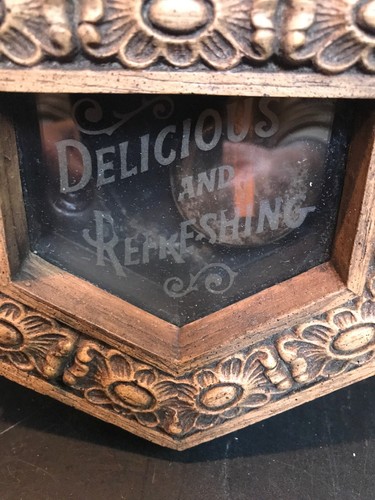 Vintage Plastic Coca-Cola Schoolhouse Pendulum Clock. 5/10/77.It Does Not Work! - Foto 4 di 12