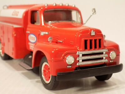 First Gear 1957 INTERNATIONAL R-190 ESSO STANDARD OIL Fuel Tanker # 19-1197 NOS
