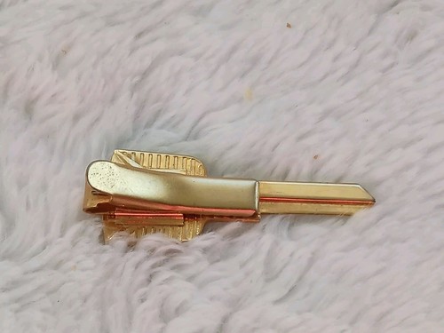 VINTAGE FORD MOTOR COMPANY GOLD TONE KEY TIE CLIP MADE IN USA AUOTOMBILE CARS - Picture 3 of 5