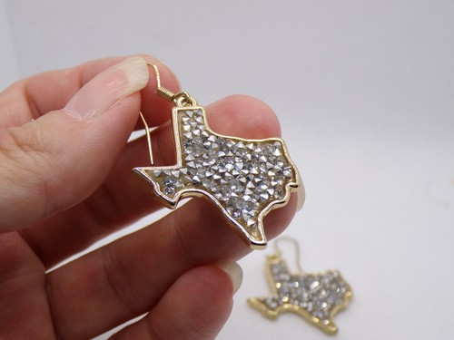Pendientes colgantes Texas tono dorado con piedra brillante plateada - Imagen 7 de 7