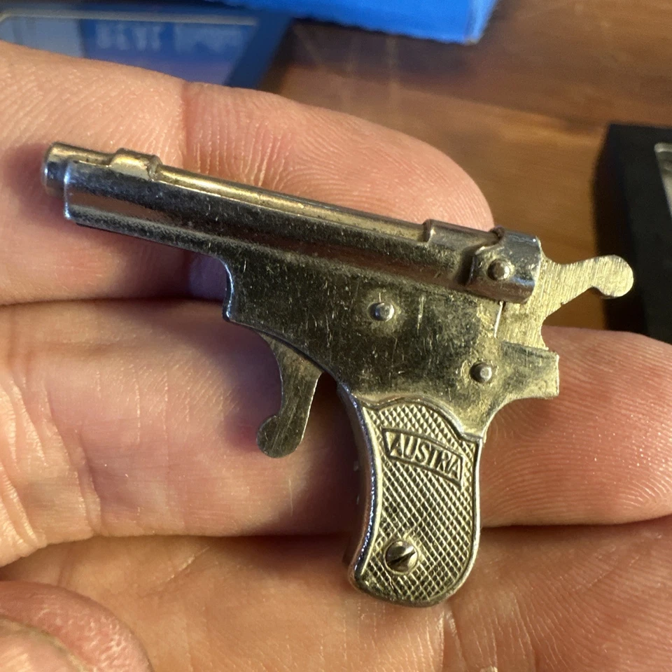 Llavero Miniatura Vintage 2MM Pistola Pinfire Hecho en Austria G2U Foto 2 de 4