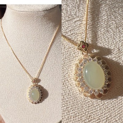 Beautiful Luxury Pendant With  Good Quality Natural Jade Necklace