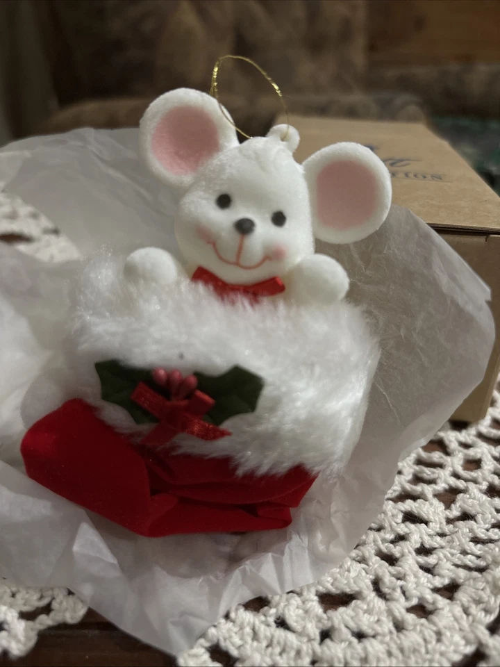 Peek A Boo Mouse en Medias de Navidad ~ Adorno Flocado De Colección **** NUEVO EN CAJA*** Foto 2 de 2