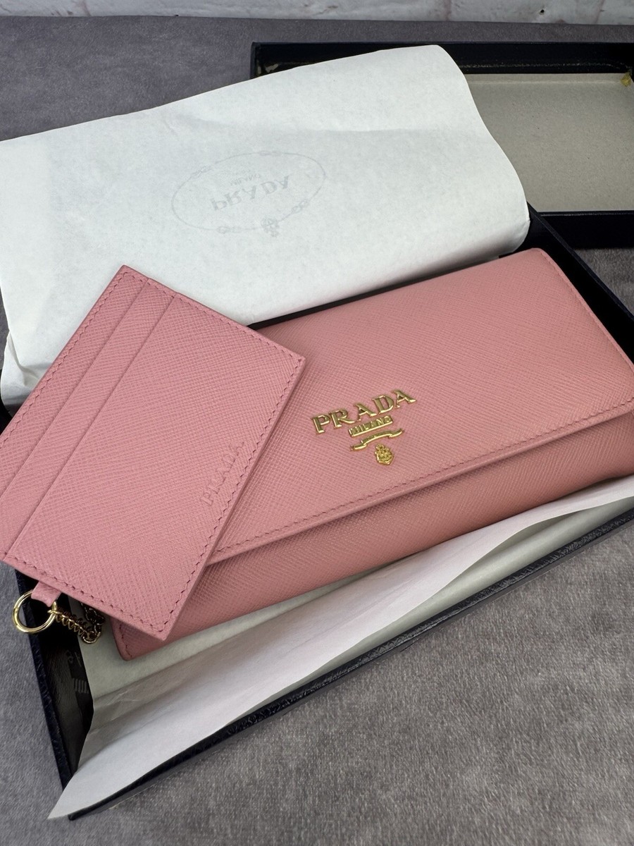 折りたたみ財布 PRADA POWDER SAFFIANO LEATHER SMALL CONTINENTAL WALLET Prada Powder Saffiano leather small continental wallet