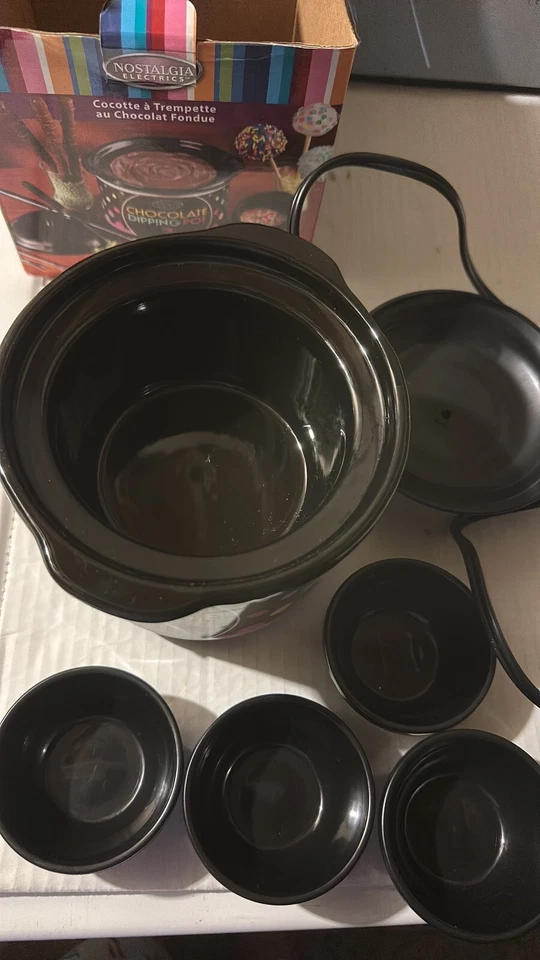 Olla y cuencos de chocolate Nostalgia Electrics Foto 4 de 4