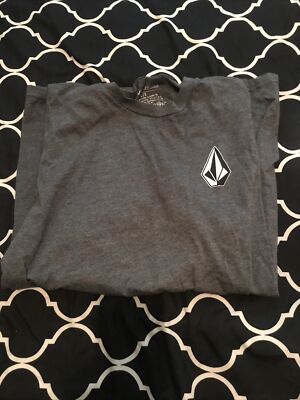 mens large nrw withou tags Volcom dark gret tees large 