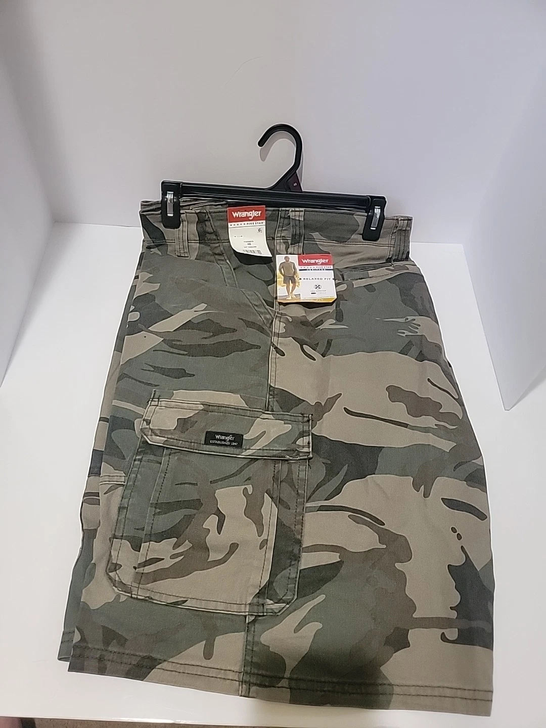 Wrangler Five Star Heritage Relaxed Fit Cargo Shorts Size 46 Inseam 10 NEW