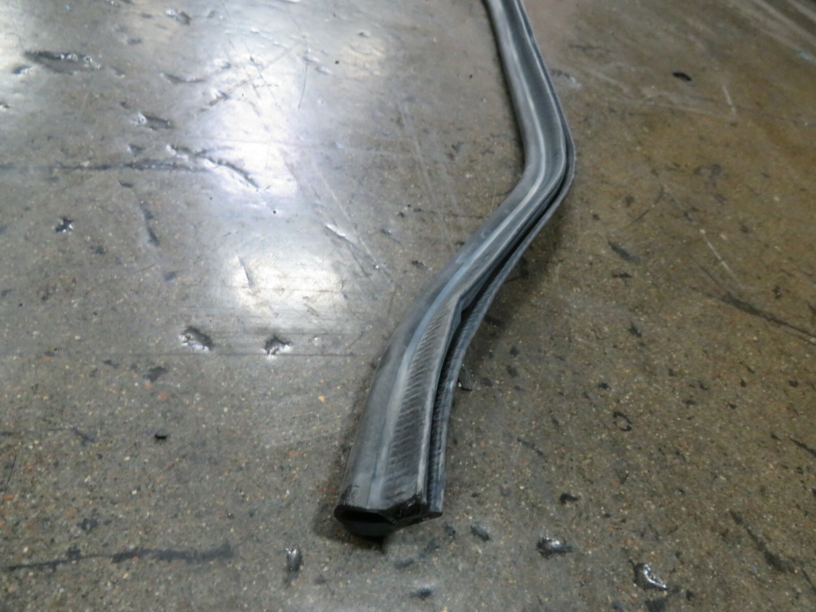 Mclaren 570s, Rear Tub Gasket Moulding, Used
