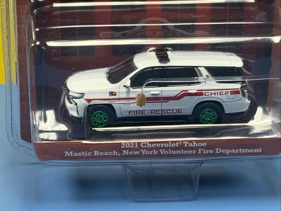 Greenlight FIRE & RESCUE 2021 Chevy Tahoe New York Volunteer GREEN MACHINE NEW - Image 2 of 4
