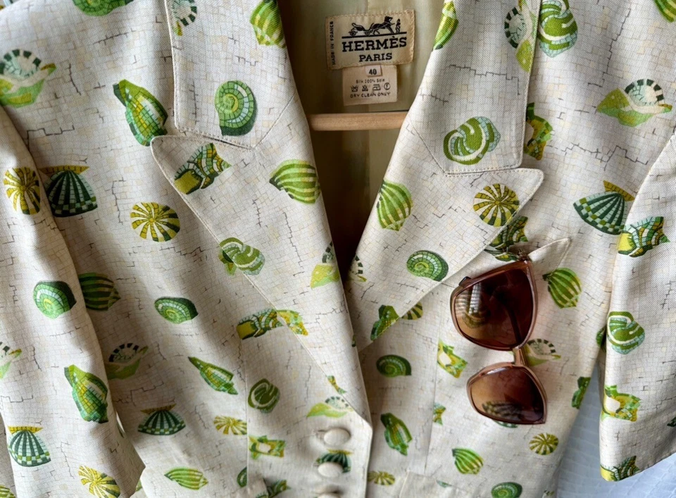 Traje falda de seda vintage Hermes UE 40 mosaico marfil con conchas verdes marinas Foto 2 de 4