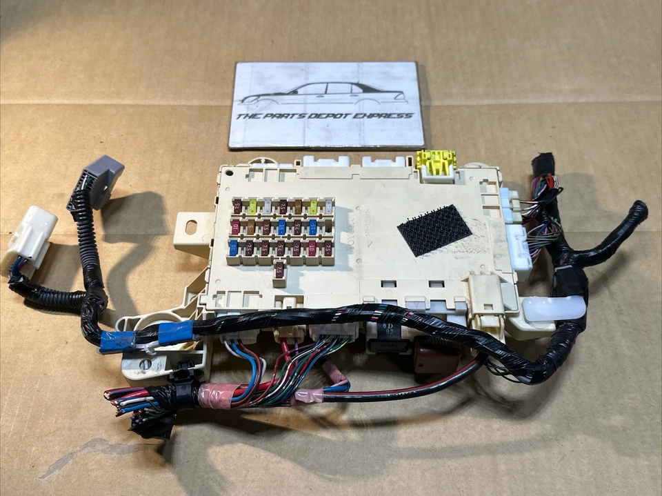 Passenger Side Junction Block Fuse Box 2001-2004 Lexus LS430 OEM 82730-50101 - Image 4 of 4