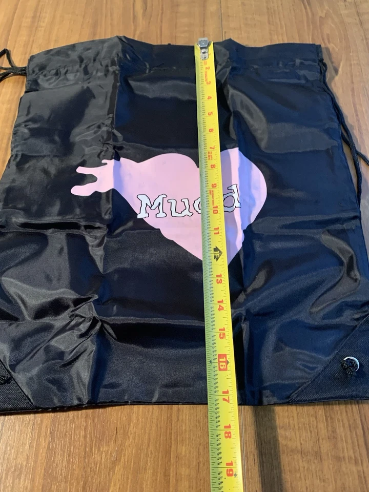 Mochila Mudd Girls con cordón negro rosa corazón Foto 2 de 4