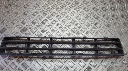 1J0853677 Stoßstangengrill vorne Mitte  Volkswagen Golf DE555031-40