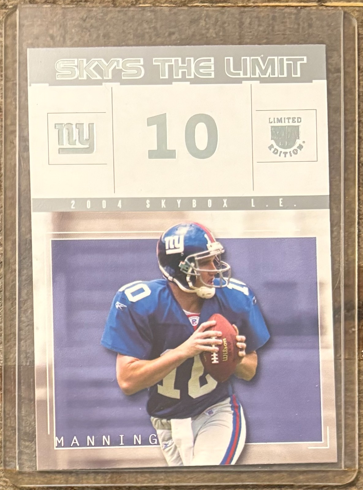 Eli Manning Skybox L.E. Sky's the Limit #1 Base