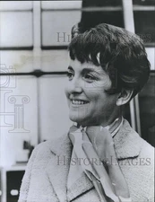 1966 Press Photo Roslyn Friedman Travel Author "Abroad on her Own" - RSH41489