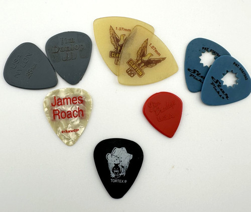Guitar Picks Lot (9 pcs) incl. Black Tortex Art Pick – Mixed Brands