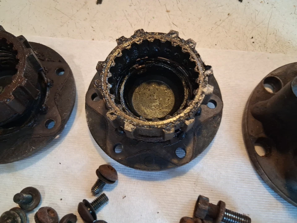 Pair Locking Hubs Suzuki Sidekick Geo Tracker 1989-1998 ? Untested - Image 4 of 4