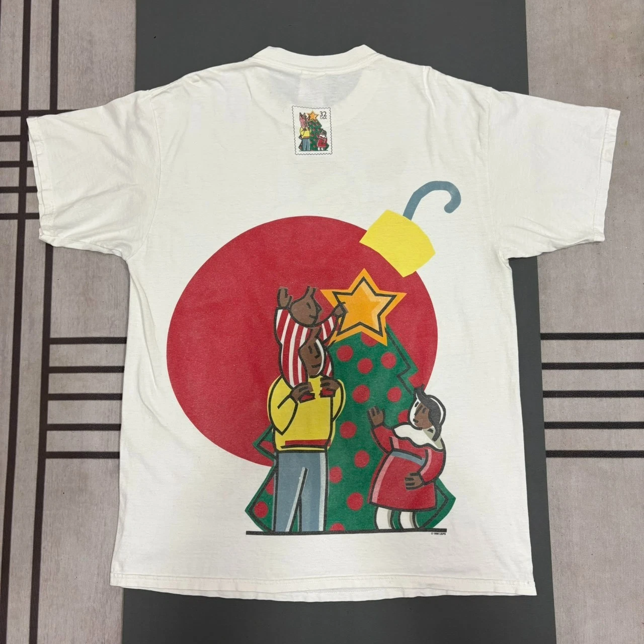 Vintage 1996 USPS Christmas Stamp T-Shirt XL Tultex Santa Family Tree 32c - product detail image 2