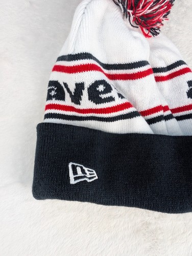 Cappello invernale Atlanta Braves New Era con polsini a fascia in maglia pom nuovo con etichetta. - Foto 3 di 4