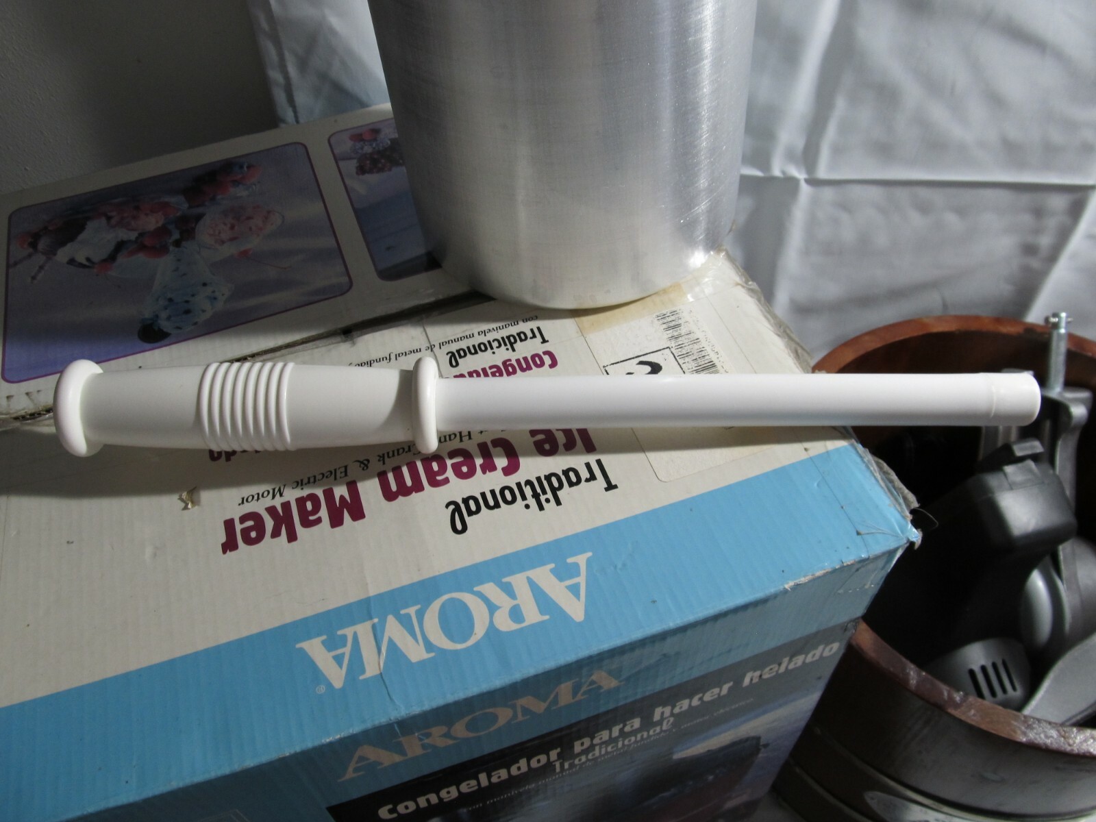 Aroma 4Quart GALLON Wood Barrel IceCream Maker Camping Beach Hand