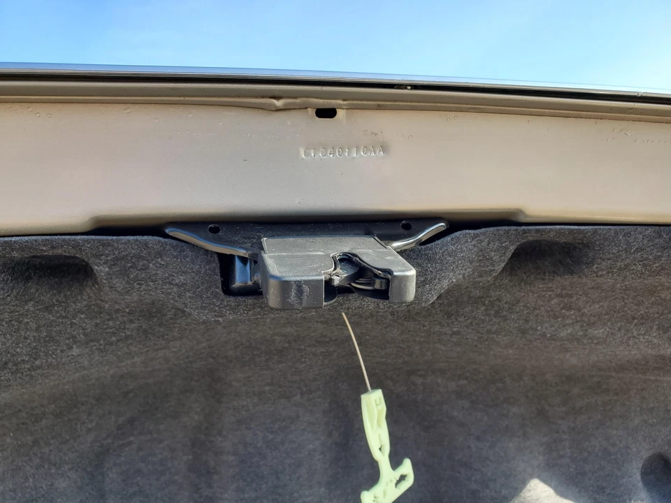 Tapa maletero (piedra ahumada metálica)(sin luces) Mercury Milan 2010-2011 Foto 4 de 4